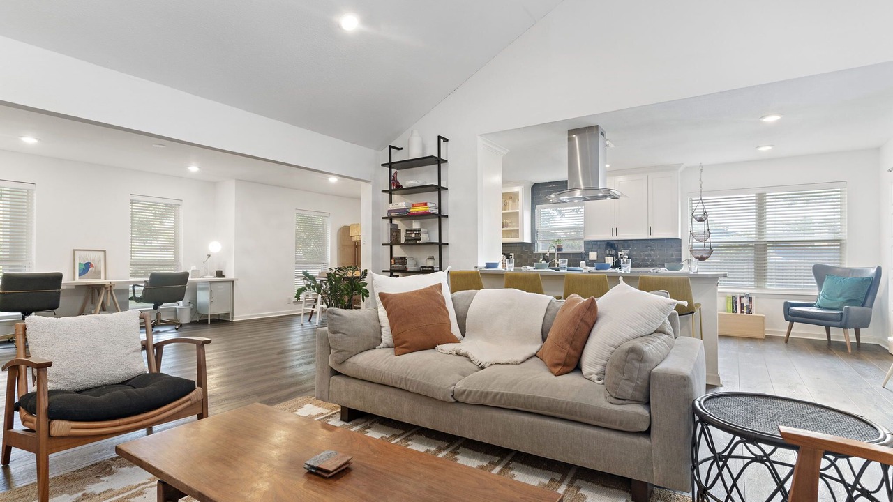 Photo of Livingroom in North Austin Civic Association