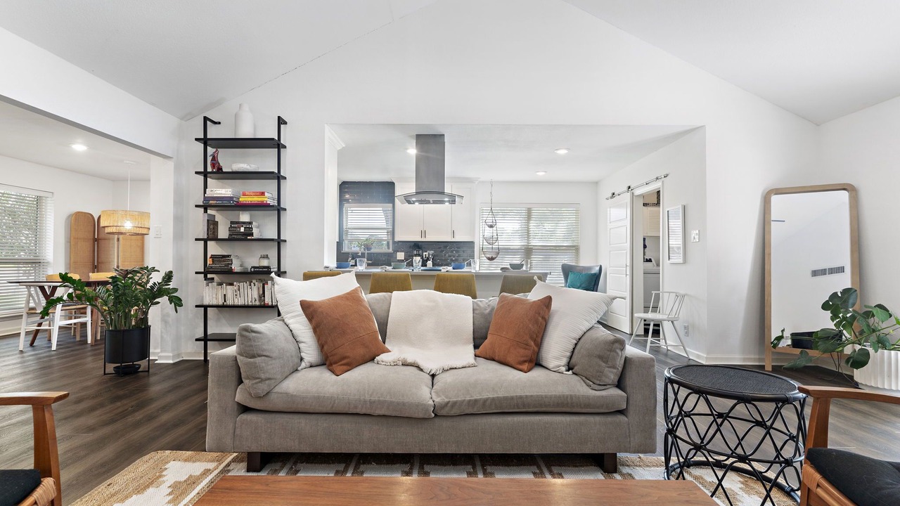 Photo of Livingroom in North Austin Civic Association