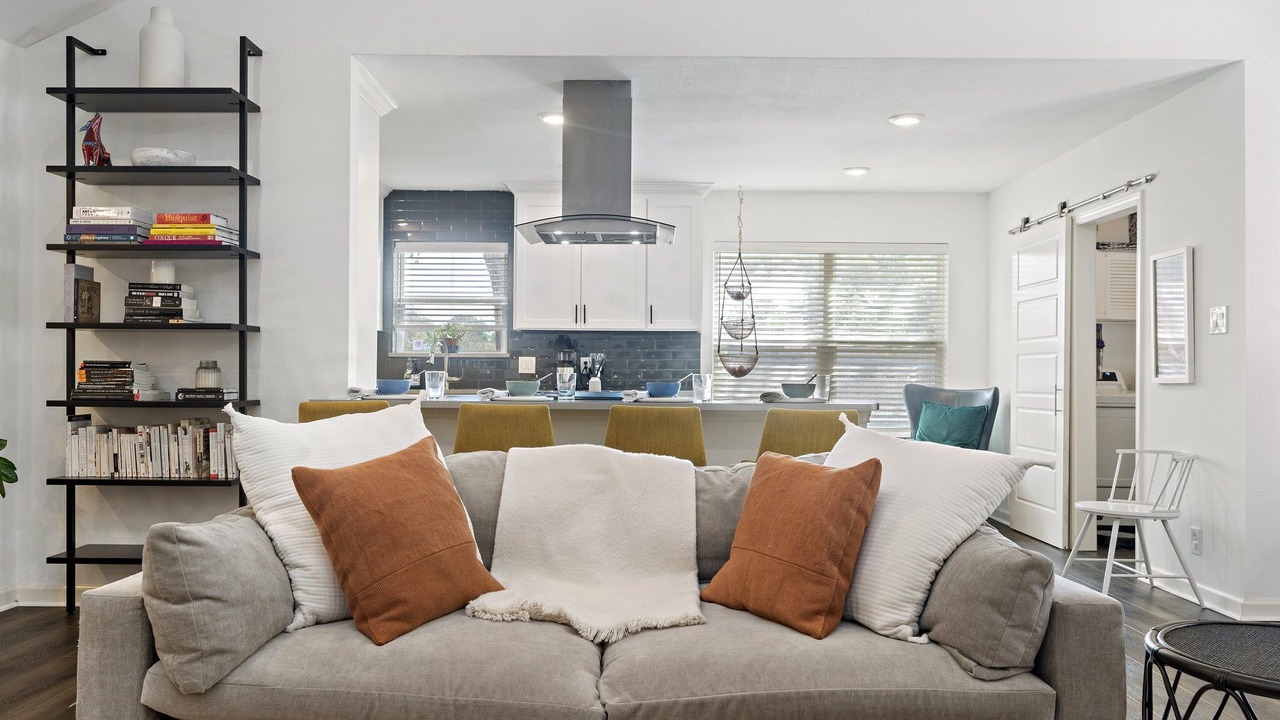 Photo of Livingroom in North Austin Civic Association