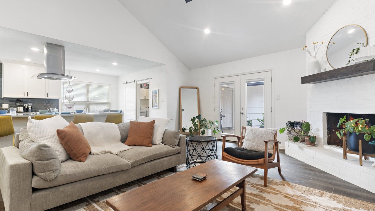 Photo of Livingroom in North Austin Civic Association
