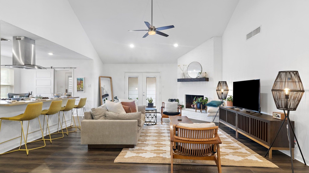 Photo of Livingroom in North Austin Civic Association