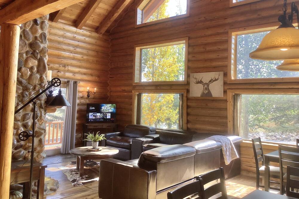 Photo of Livingroom in Eden