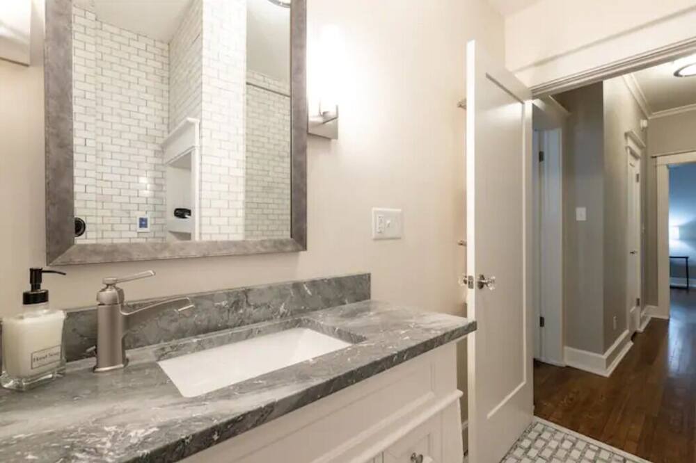 Photo of Bathroom in Hanover Place