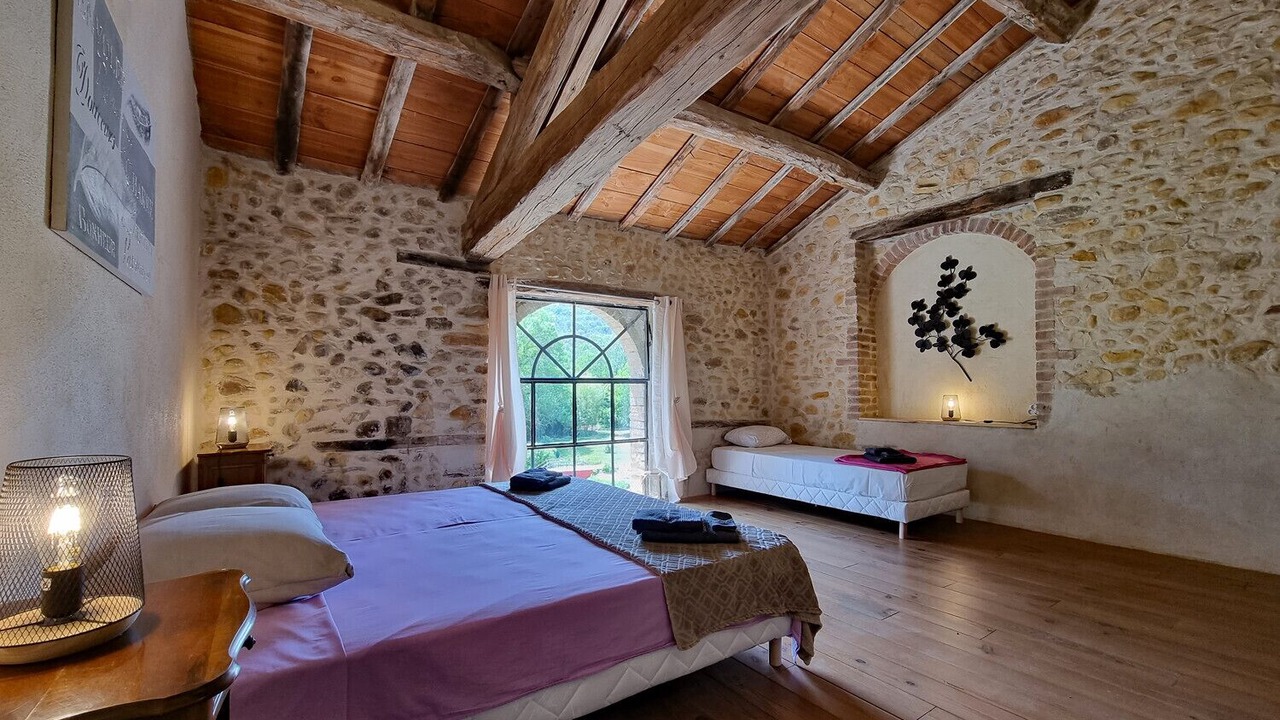Photo of Others in Les Mages