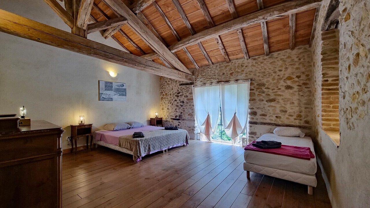 Photo of Others in Les Mages