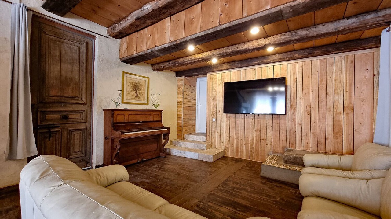 Photo of Livingroom in Les Mages