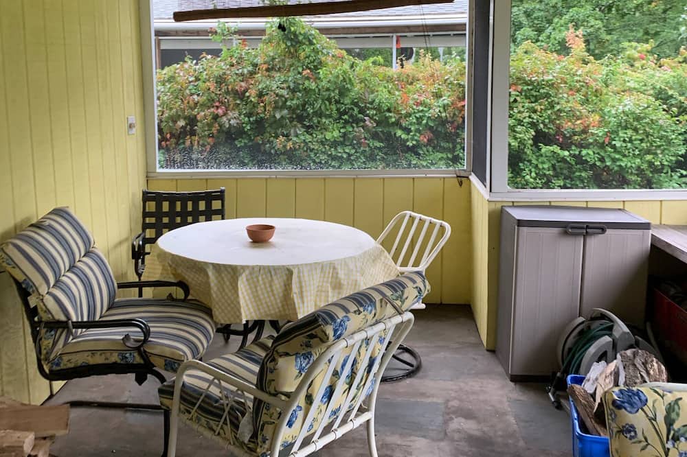 Photo of Outdoor in Maple Hill