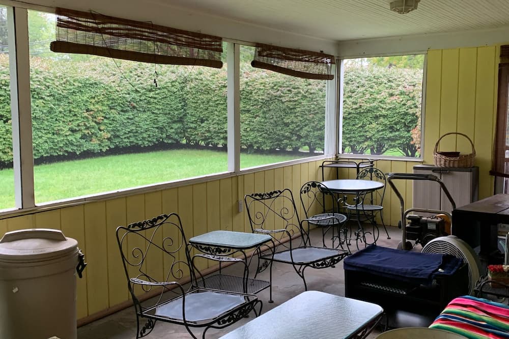 Photo of Outdoor in Maple Hill