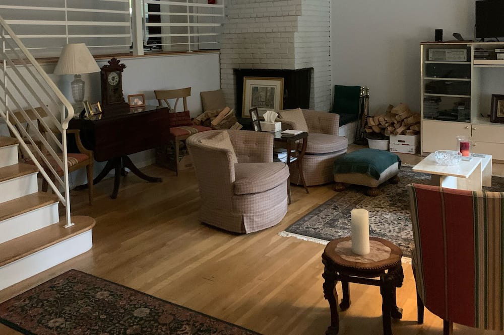 Photo of Livingroom in Maple Hill