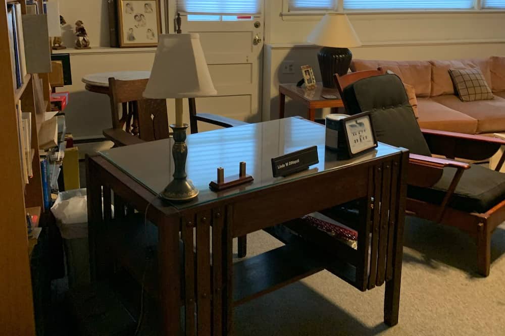 Photo of Bedroom in Maple Hill