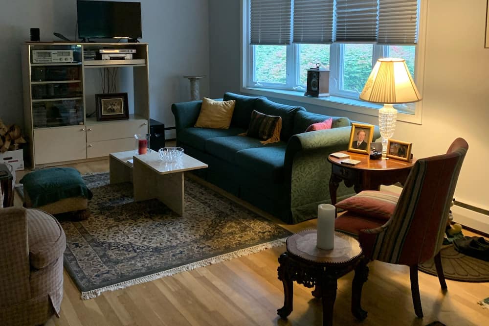 Photo of Livingroom in Maple Hill