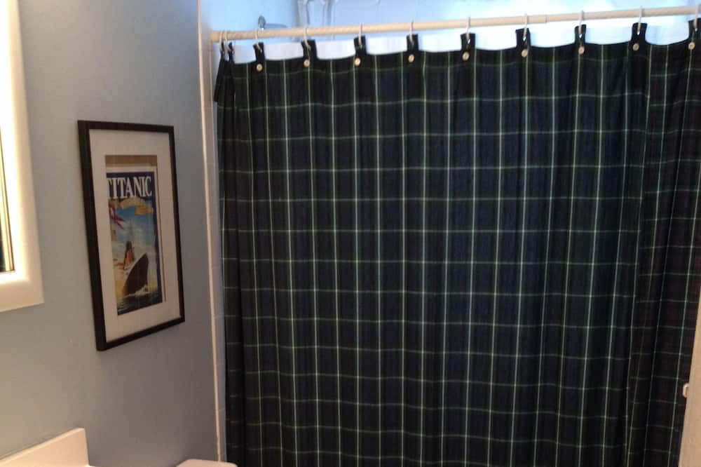 Photo of Bathroom in Maple Hill