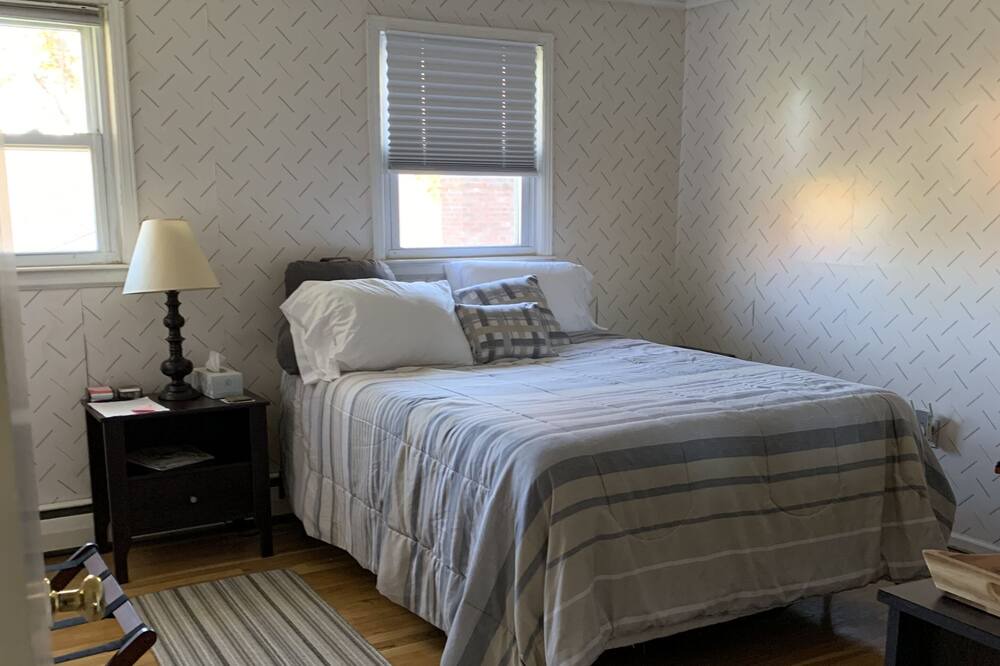 Photo of Bedroom in Maple Hill