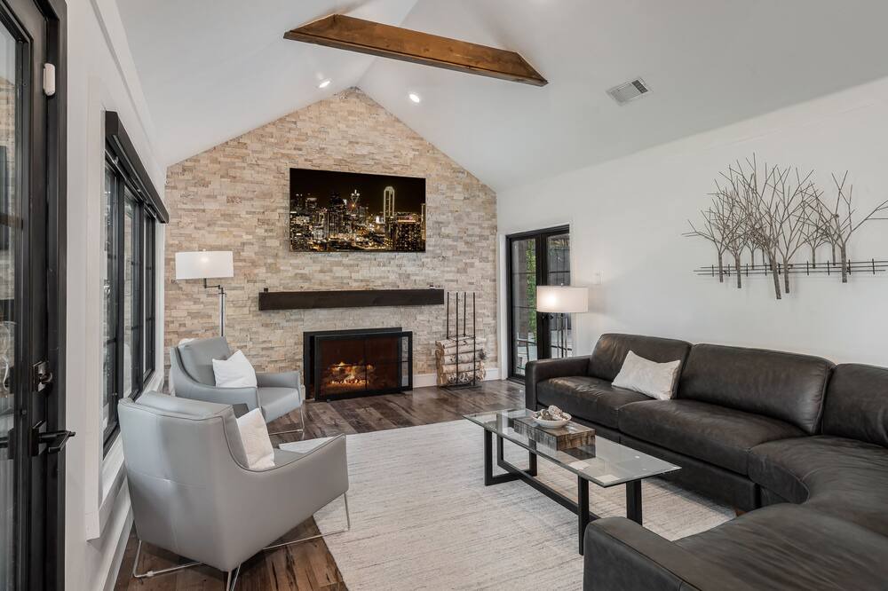 Photo of Livingroom in Preston Hollow