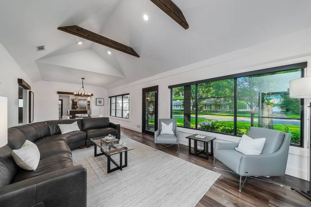 Photo of Livingroom in Preston Hollow