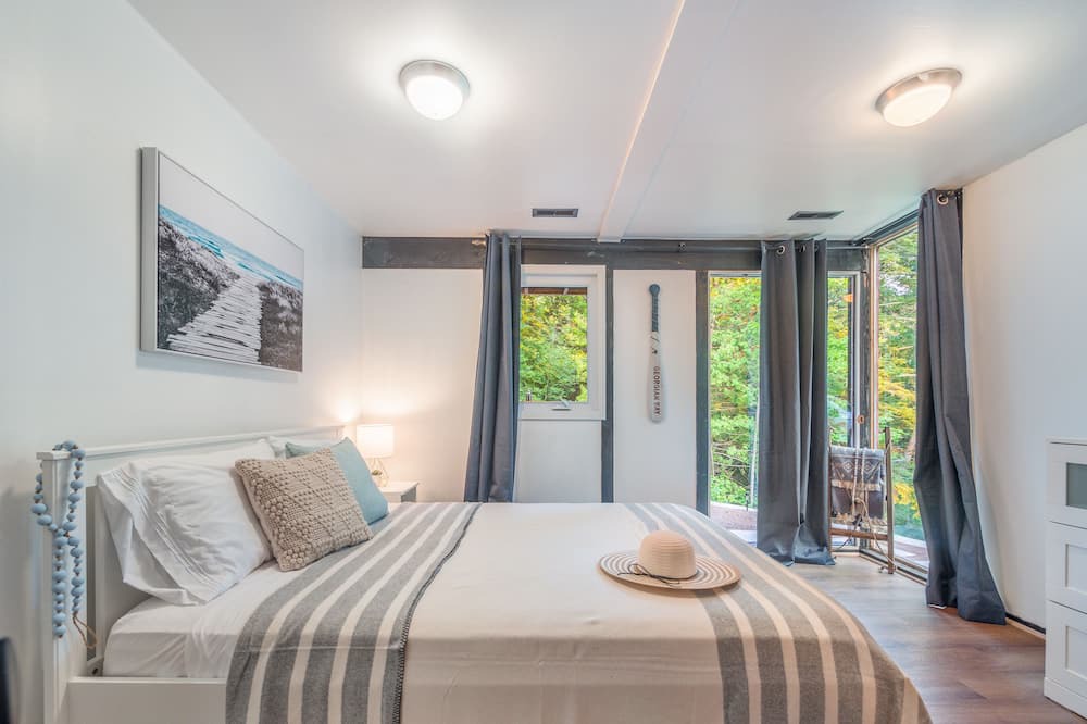 Photo of Bedroom in Wymbolwood Beach