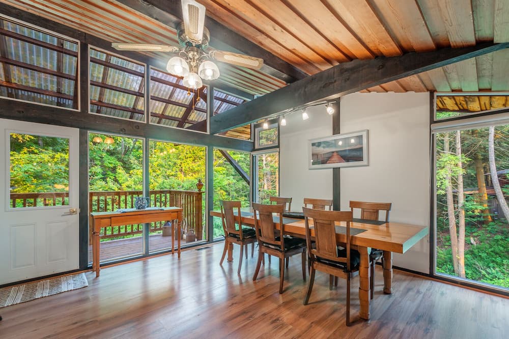 Photo of Livingroom in Wymbolwood Beach