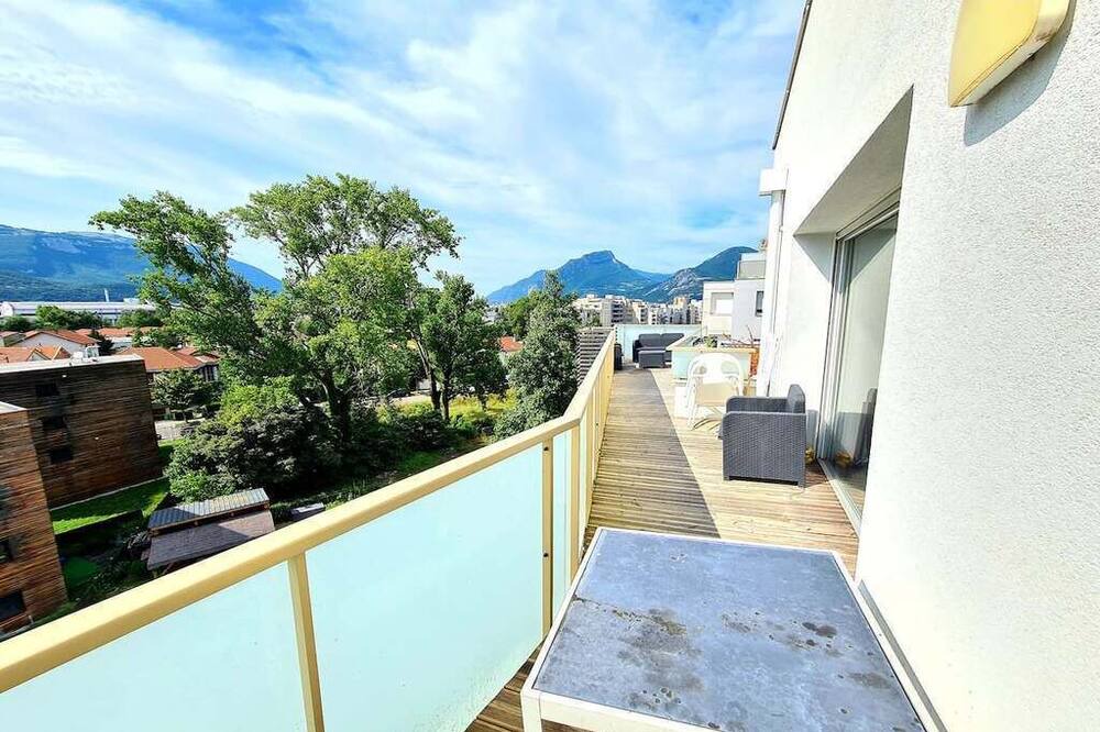 Photo of Patio Balcony in Quartier Villeneuve - Village-Olympique