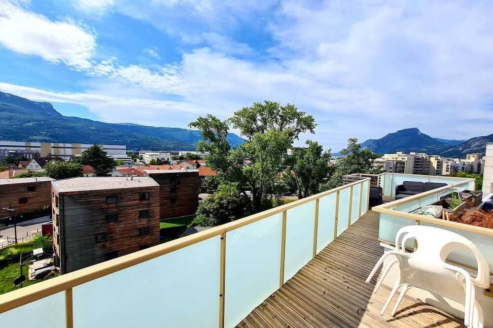 Photo of Patio Balcony in Quartier Villeneuve - Village-Olympique