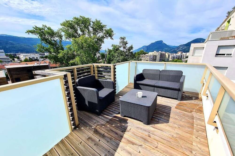 Photo of Patio Balcony in Quartier Villeneuve - Village-Olympique