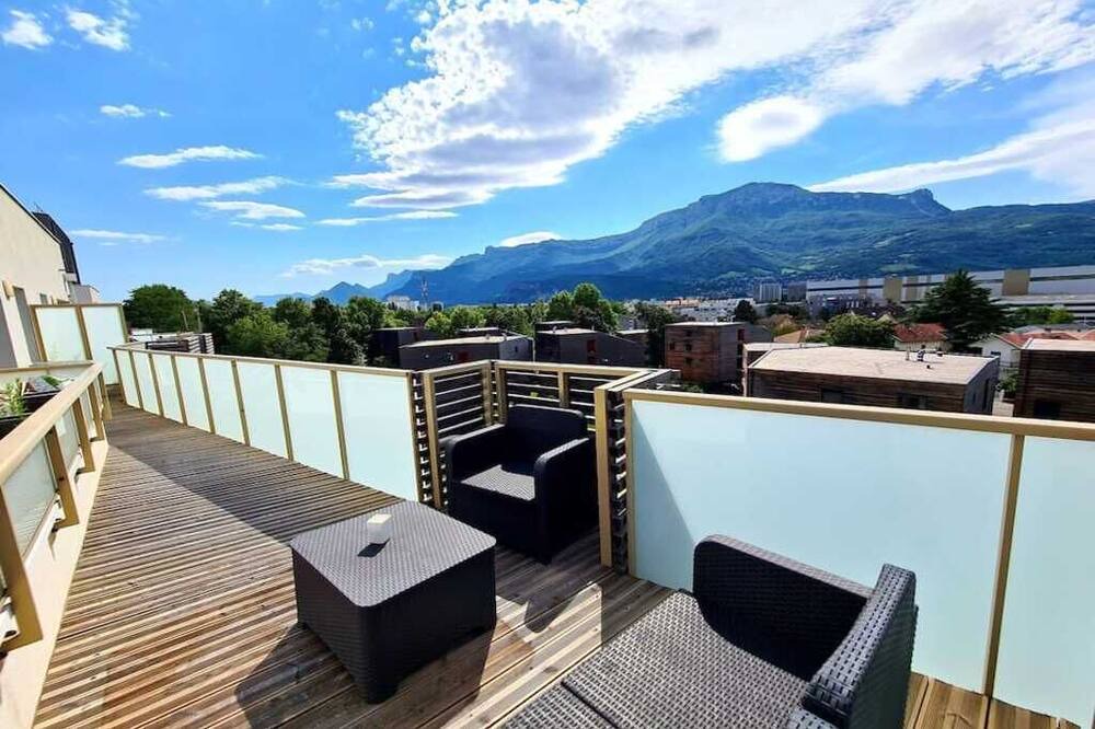 Photo of Patio Balcony in Quartier Villeneuve - Village-Olympique