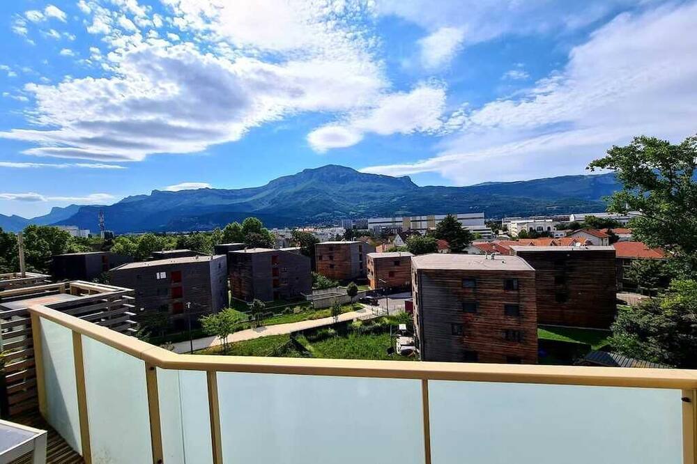 Photo of Patio Balcony in Quartier Villeneuve - Village-Olympique