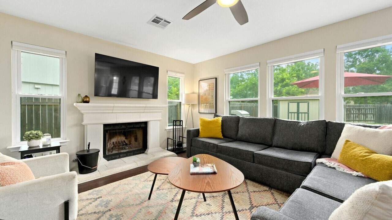 Photo of Livingroom in Pflugerville