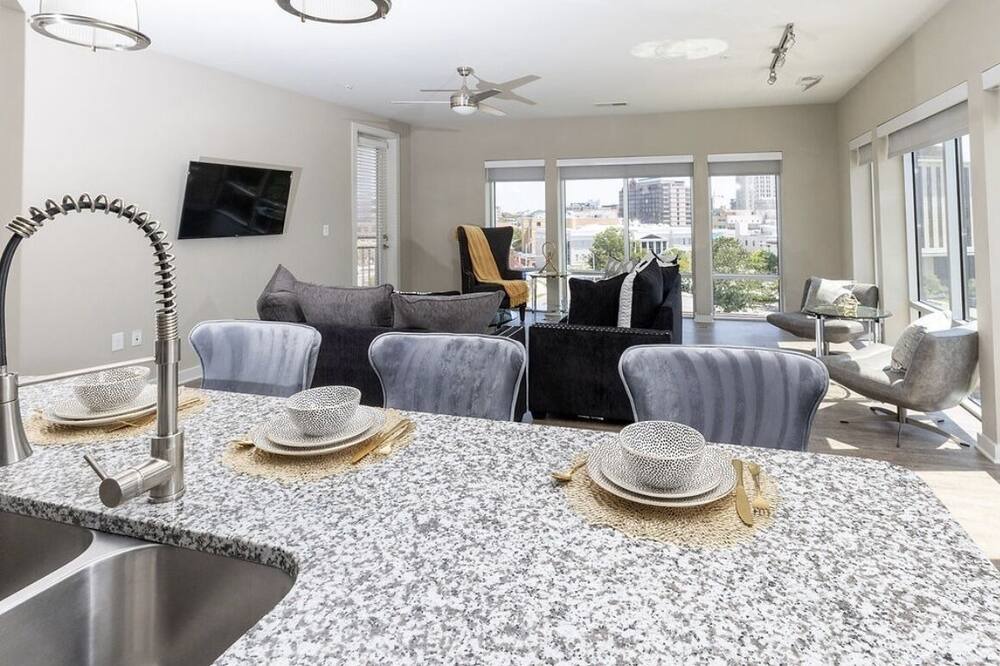Photo of Livingroom in Downtown