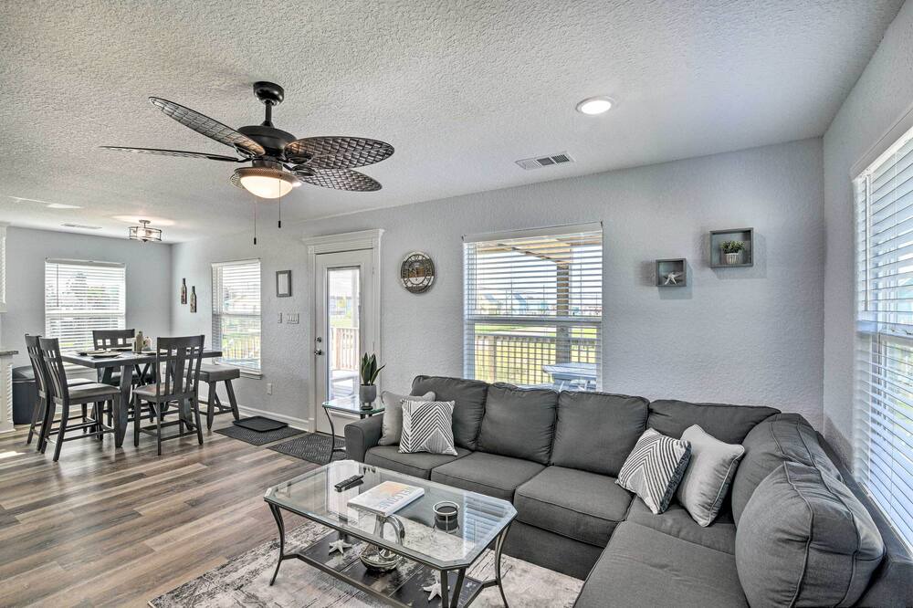 Photo of Livingroom in Surfside Beach