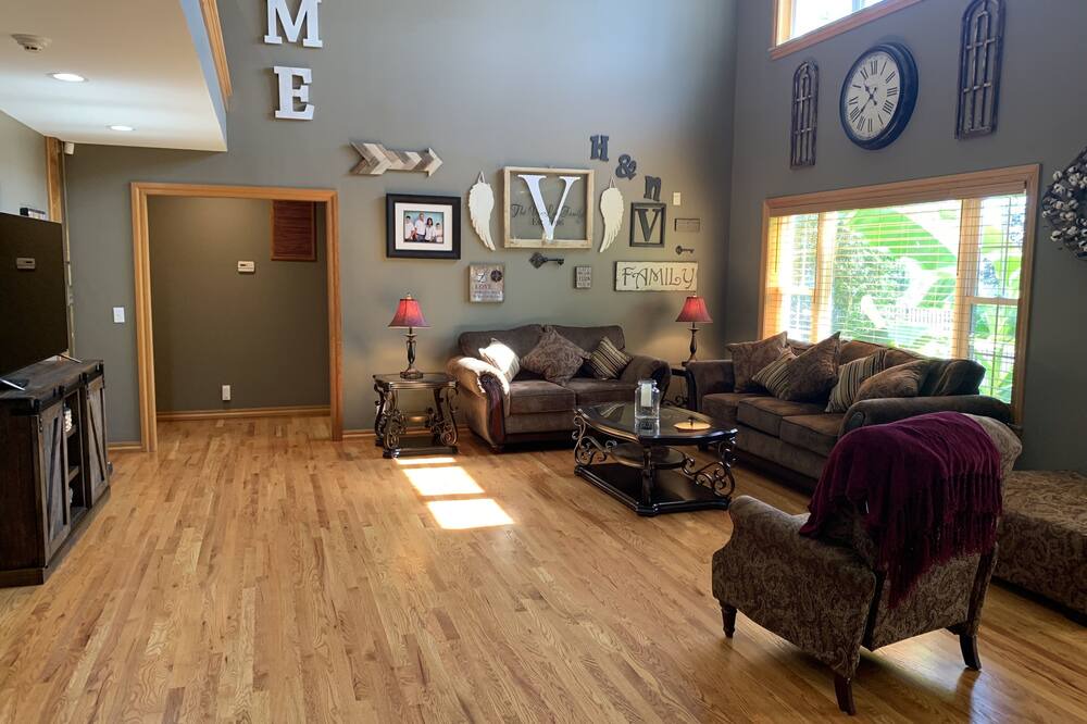 Photo of Livingroom in Joplin