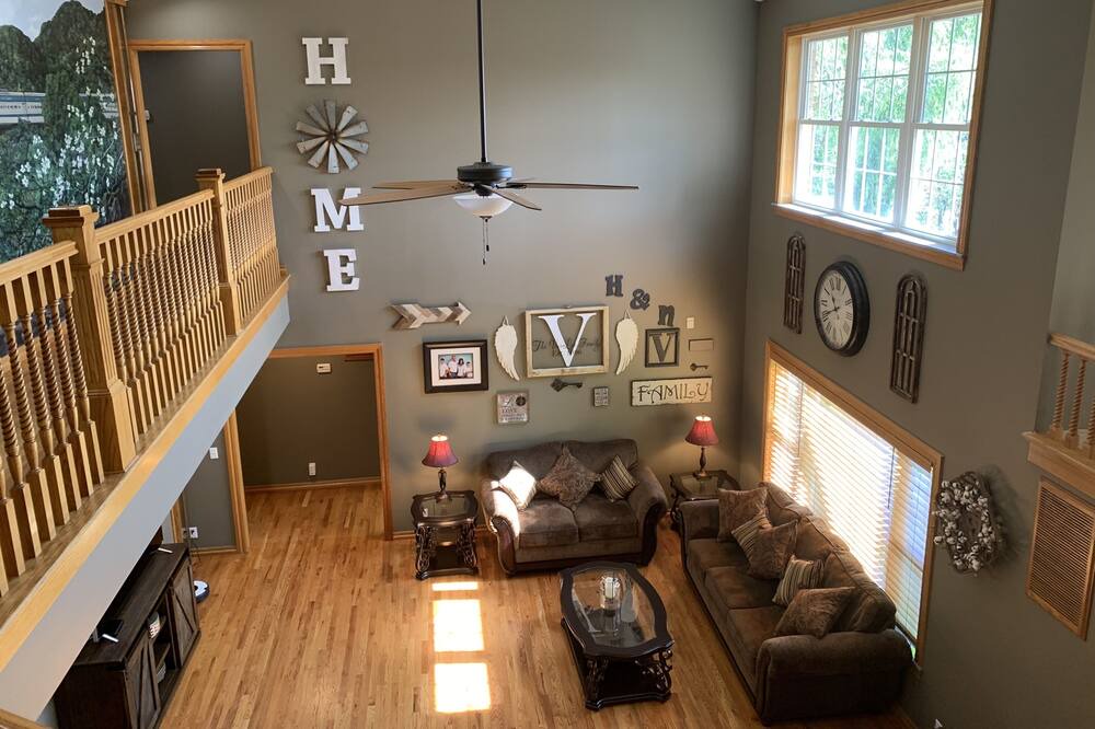 Photo of Livingroom in Joplin