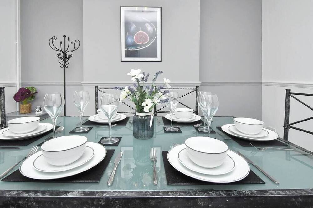 Photo of Kitchen in Newcastle-Under-Lyme