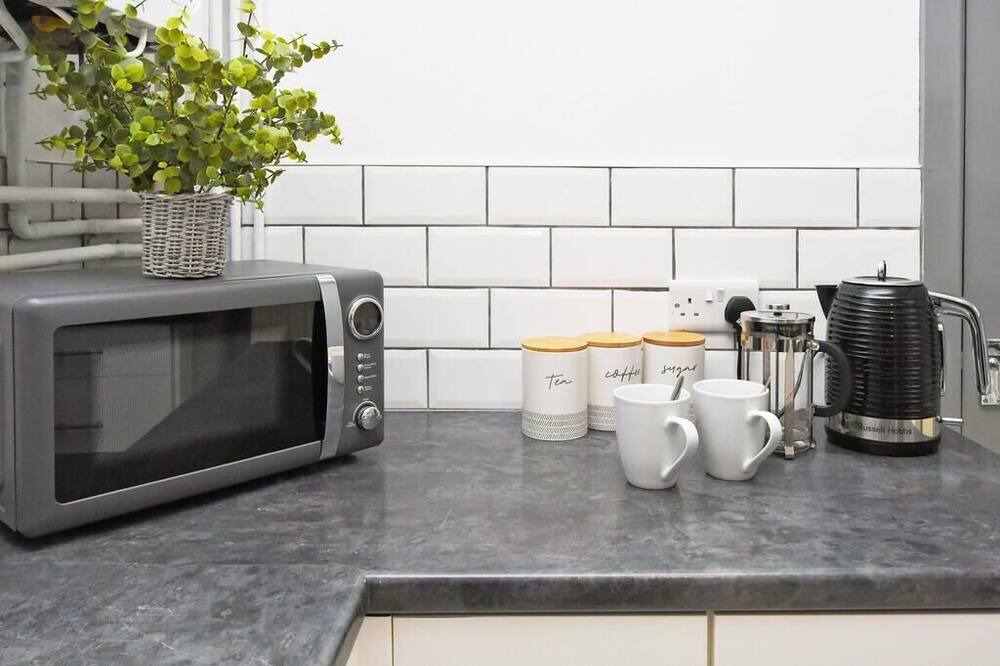Photo of Kitchen in Newcastle-Under-Lyme