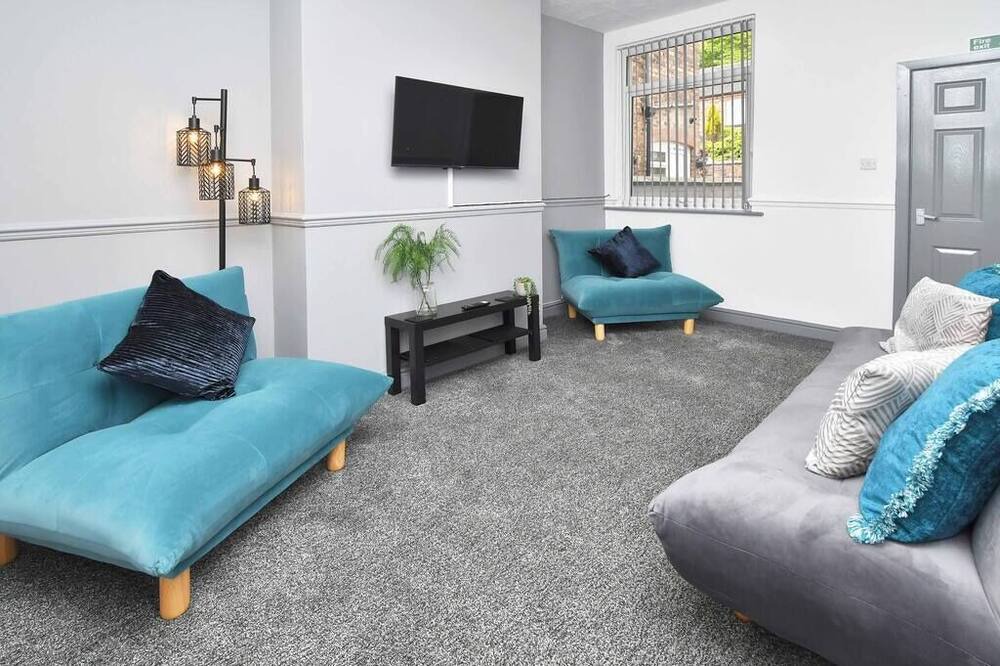 Photo of Livingroom in Newcastle-Under-Lyme