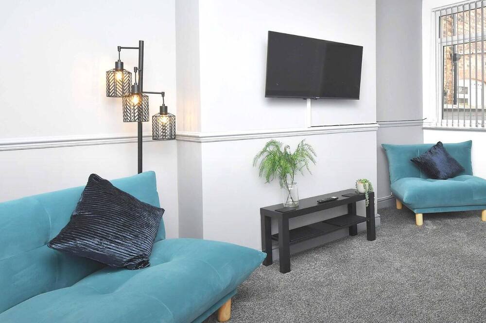 Photo of Livingroom in Newcastle-Under-Lyme