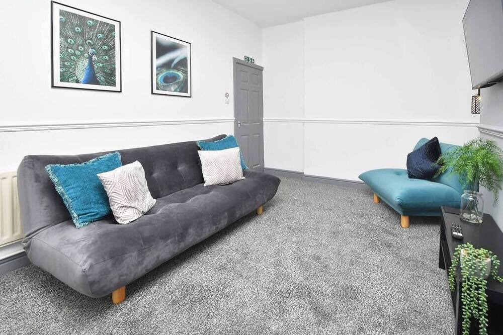 Photo of Livingroom in Newcastle-Under-Lyme