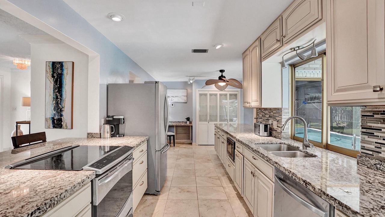 Photo of Kitchen in Central Corals