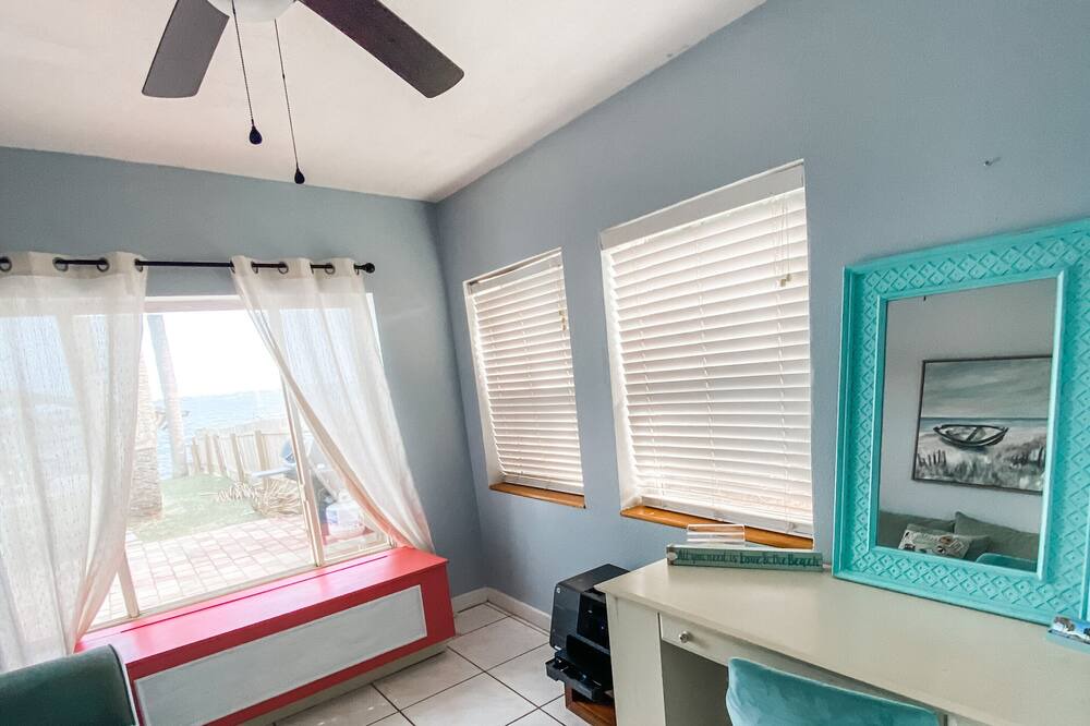Photo of Bedroom in Tropic