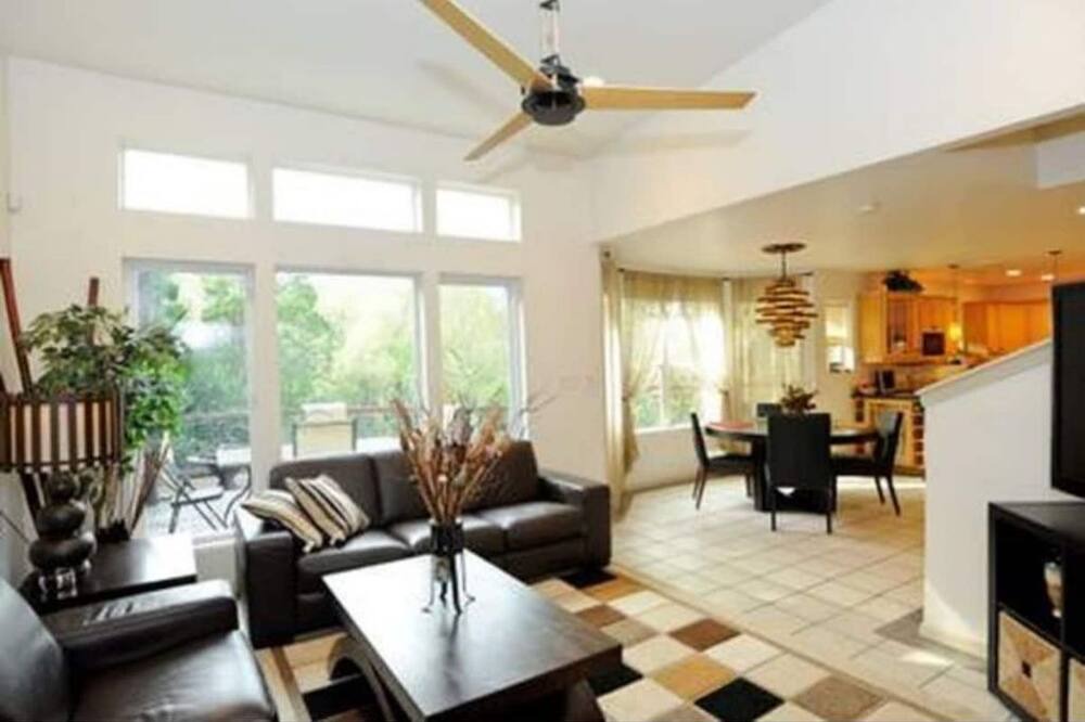 Photo of Livingroom in Parker Lane