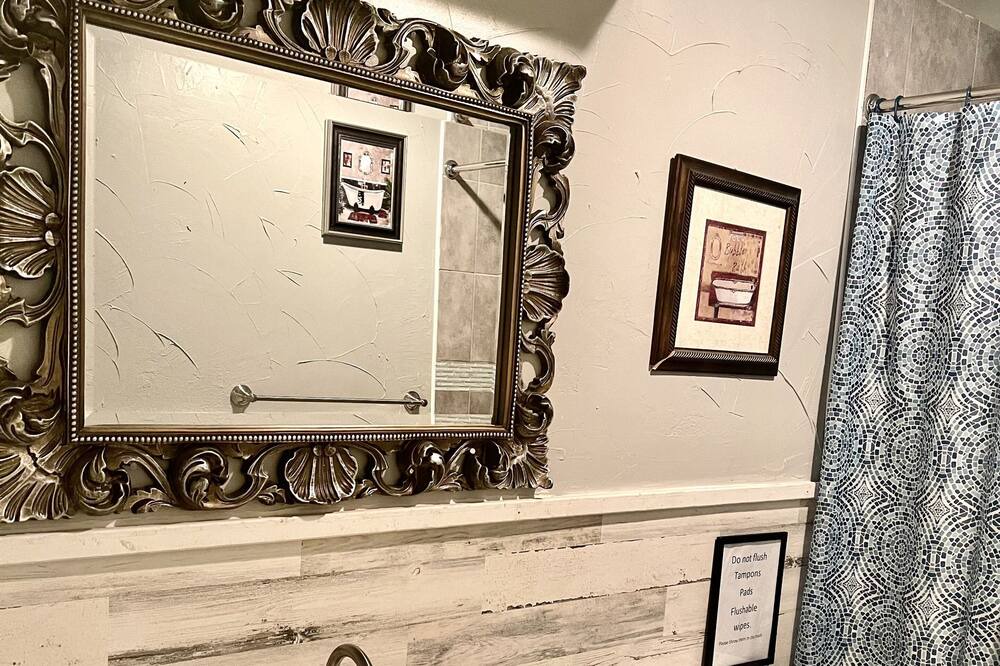 Photo of Bathroom in Central Oklahoma City