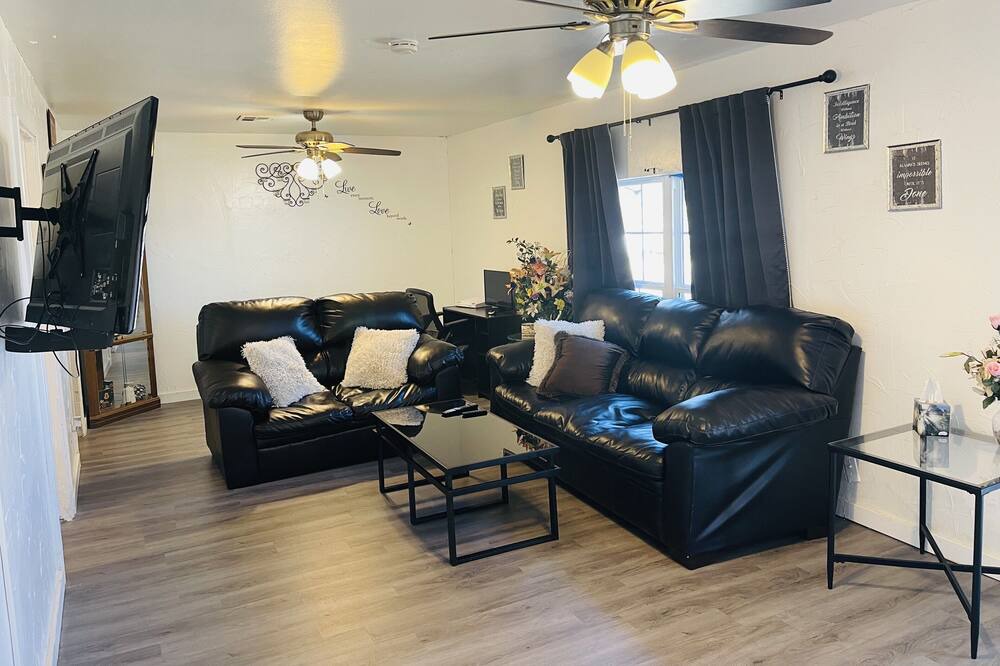 Photo of Livingroom in Central Oklahoma City