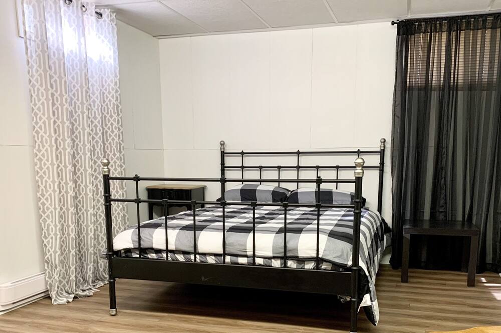 Photo of Bedroom in Les Collines-de-l'Outaouais Regional County Municipality