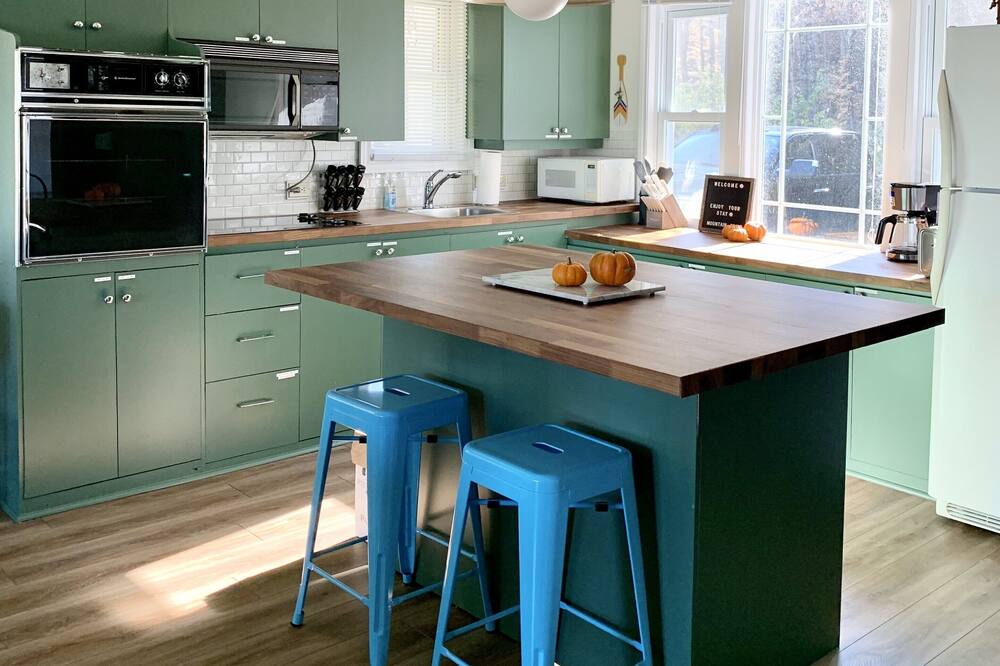 Photo of Kitchen in Les Collines-de-l'Outaouais Regional County Municipality