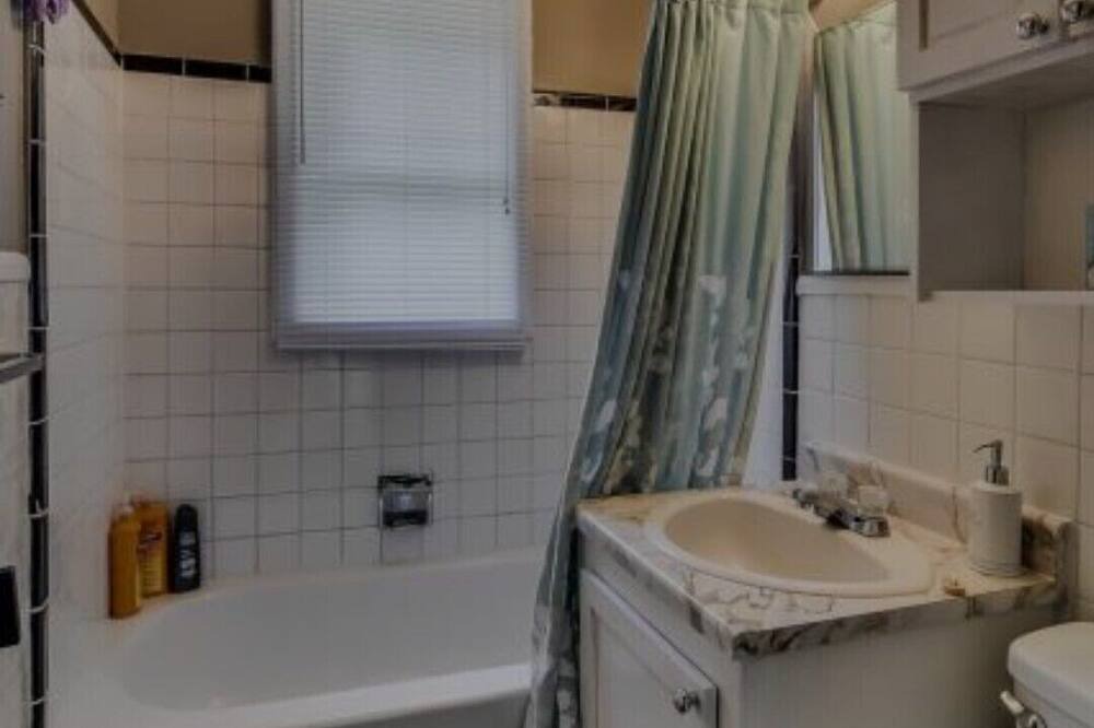 Photo of Bathroom in Les Collines-de-l'Outaouais Regional County Municipality