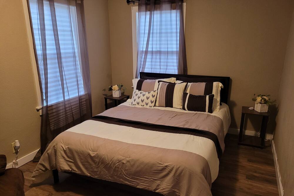 Photo of Bedroom in Glenwood