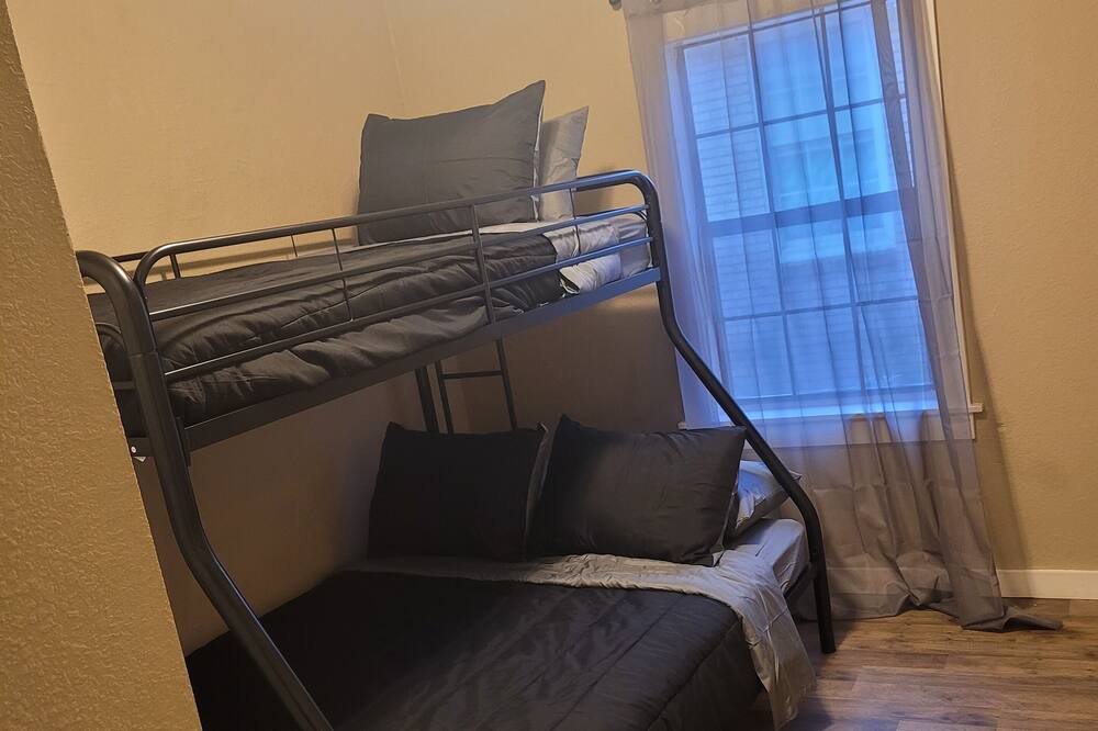 Photo of Bedroom in Glenwood