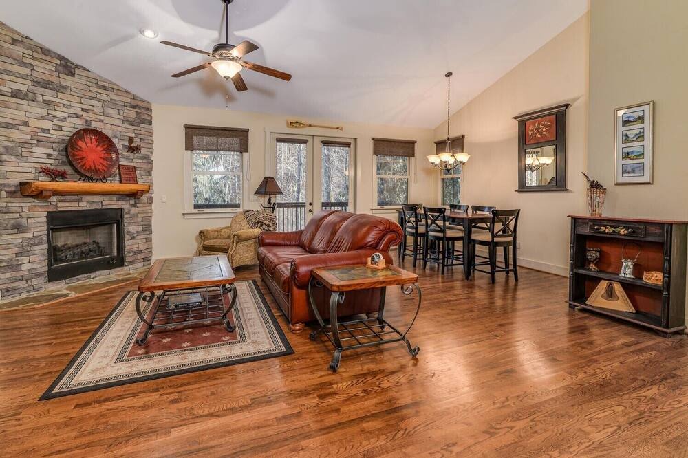 Photo of Livingroom in Bear Lake Reserve
