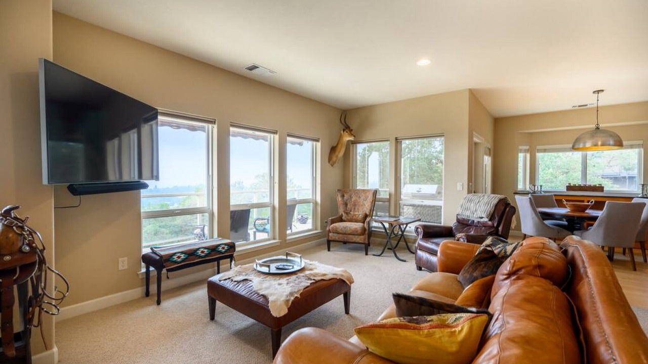 Photo of Livingroom in Auburn