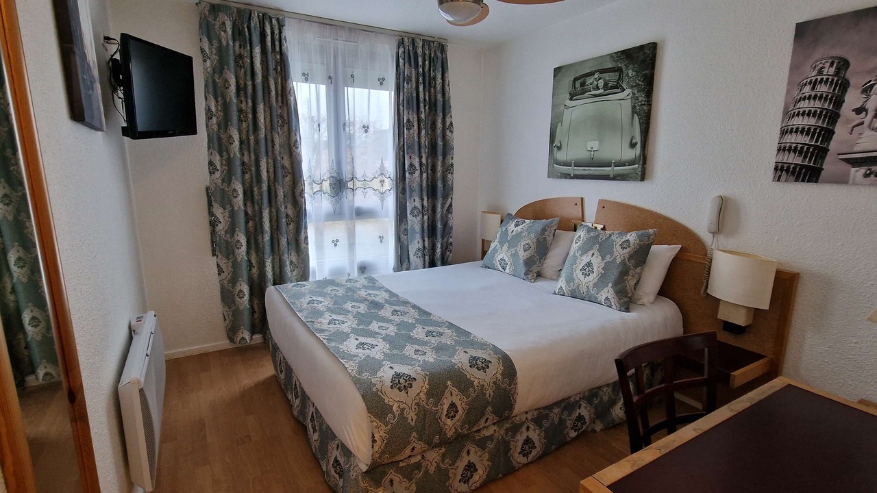 Photo of Bedroom in Arpajon