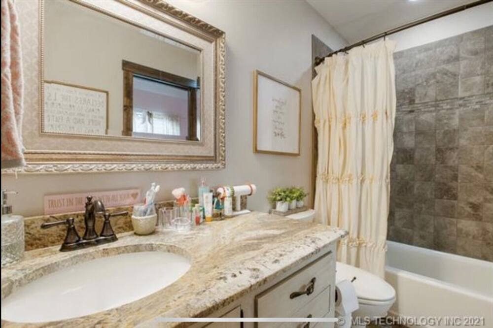 Photo of Bathroom in Broken Arrow